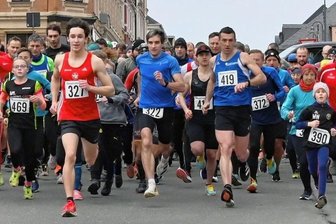 Wetter lockt mehr Starter als erwartet an - Beim Neujahrsberglauf in Falkenstein sind 240 Aktive an den Start gegangen.