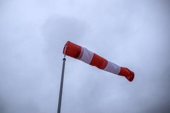 Wetter sorgt im Erzgebirge für reihenweise Absagen aus Wintersportorten - Wind und Regen sorgen für ein eingeschränktes WIntersportangebot im Erzgebirge.