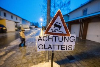 Wetterdienst erwartet verbreitet Glätte - 