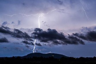 Wetterdienst warnt vor schweren Gewittern in der Region - 