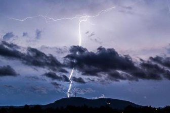 Wetterdienst warnt vor schweren Gewittern in Sachsen - 