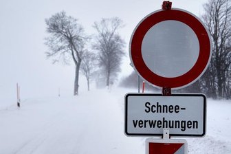 Wetterdienst warnt vor weiteren Schneeverwehungen in Sachsen -