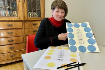Wetterprognose fürs Erzgebirge 2026 – Liegt die Antwort auf die Frage wirklich zwischen den Jahren? - Anette Barth vom Museum mit ihren Wetteraufzeichnungen der Zwischentage 2025/26.