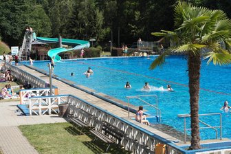 Wetterprognosen mies: Badfest Geringswalde abgesagt - Das Freibad ist zwar geöffnet. Gefeiert wird allerdings erst drei Wochen später.