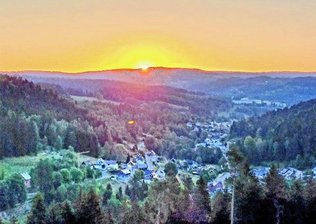 Wetterstation Bad Brambach meldet Rekordwert für Juni-Sonne - Sonnenaufgang über dem Vogtland.