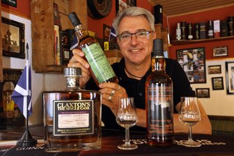 Whisky-Club lädt zur Warehouse-Weihnacht - Jens Steinert im Vereinshaus des Whiskyclubs in Rödlitz: Am Samstag wird zur Warehouse-Weihnacht eingeladen.