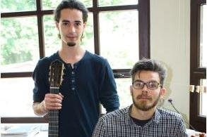 WHZ-Studenten siegen beim internationalen Instrumentenbauwettbewerb im tschechischen Cheb - Preisträger des internationalen Instrumentenbauwettbewerbs 2016 der Geigenbauschule im tschechischen Cheb: Ole Jacob Nordheim (links) und Vincent Humml.