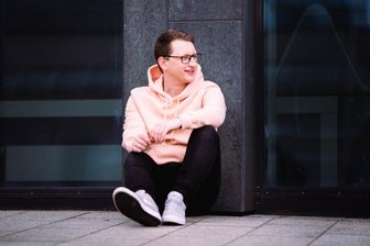 "Wichtig, eine Botschaft zu haben" - Für ein Konzert in der Strobel-Mühle kehrt Samuel Rösch an den Ort seiner Hochzeit zurück. 