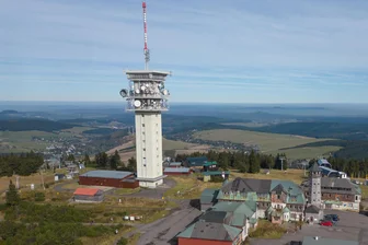 Widerstand gegen russischen Einmarsch 1968: Fernsehturm auf dem Keilberg soll europäisches Kulturerbe werden - Der Fernsehturm auf dem 1244 Meter hohen Klínovec, deutsch Keilberg.