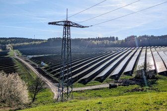 Widerstand gegen Solarpark im Erzgebirge: Dabei liegt die Lösung nahe - Der Solarpark in Dittmannsdorf, das zur Gemeinde Gornau gehört. Dort gab es keinen nennenswerten Widerstand gegen das Projekt.