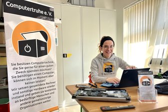 Wie alte Computer und Handys in Chemnitz sinnvoll weitergenutzt werden - Karola Köpferl ist Gründungsmitglied des Vereins Computertruhe in Chemnitz.