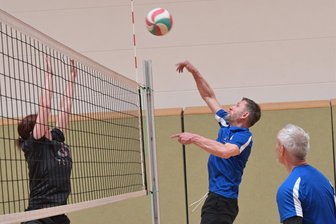 Wie Aue auswärts haarscharf Ortsmeister wird - Salvador Dix war für den Turniersieger Aue am Ball.