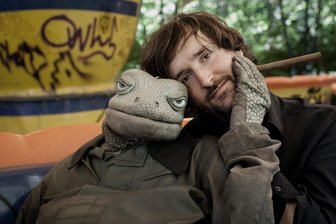 Wie aus Biomüll Hightech entsteht: „Die Echse“ fragt nach - in Freiberg - Michael Hatzius und die Echse stehen am Mittwochabend im Freiberger Tivoli auf der Bühne.