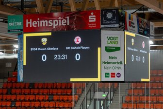 Wie bei Olympia in der Eislaufhalle: Auch Sportforum Vogtland in Plauen hat jetzt einen Videowürfel - Der neue Videowürfel im Sportforum Vogtland ist montiert und einsatzbereit.