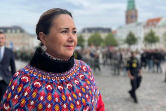 Wie Chemnitz nach Grönland kam: Eine Inuit mit deutschem Namen sagt nein zu Trump - Aaja Chemnitz. Die Grönländerin ist Abgeordnete im dänischen Parlament.