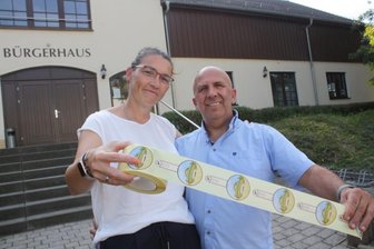 Wie das Bürgerhaus in Taura zum Pasta-Paradies werden soll - Diana und João Grincho wollen im Bürgerhaus Taura eine Nudelmanufaktur eröffnen. Die Etiketten für einige Produkte, die Ende dieses Monats starten soll, sind schon gedruckt.