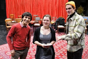 Wie das Casting für die Rockoper in Freiberg lief - Alexander Donesch (r.) inszeniert die Rockoper "Jesus Christ Superstar". Unterstützt wurde er beim Vorsingen-Termin in Freiberg von Regieassistentin Antonia Neppl und Kapellmeister José Luis Gutiérrez. 