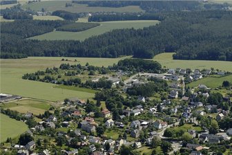 Wie das kleine Zobes zu mehr Einwohnern kommen soll - Blick auf Zobes. 