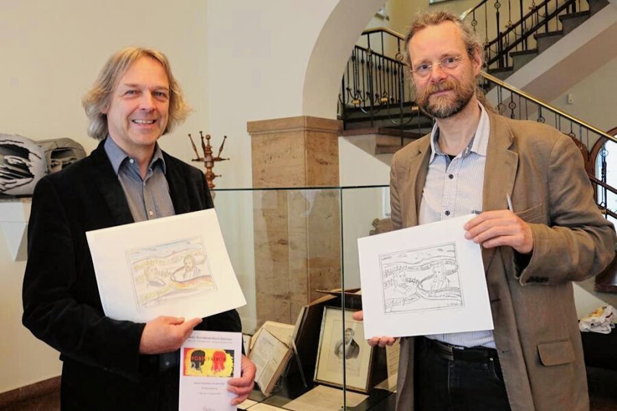 Wie das Kunstwerk "1848" zum Revolutionsjubiläum zwei Zwickauer Ikonen zusammenbringt - Christian Siegel (r.) übergab seine Radierung dem Leiter des Robert-Schumann-Hauses, Thomas Synofzik.