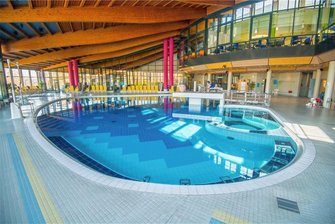 Wie das Kurbad in Bad Schlema mit den Folgen von Corona und Energiekrise kämpft - Leere Becken: Wegen der Corona-Krise musste auch das Kurbad Actinon 2021 in Bad Schlema zeitweise für Besucher schließen.