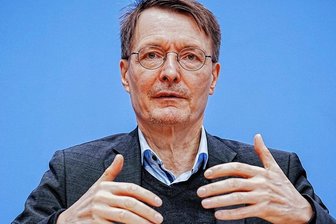 Wie der Gesundheitsminister das Klinikwesen umbauen will - Bundesgesundheitsminister Karl Lauterbach erläutert sein Konzept zur Reform der Krankenhauslandschaft in Deutschland. 