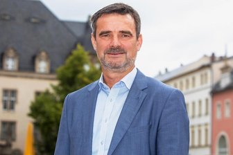 Wie der neue Wirtschaftsförderer von Plauen tickt - Der neue Wirtschaftsförderer André Körner: Der gebürtige Mecklenburger und Fan des SC Magdeburg setzt auf Teamarbeit und Vernetzung. Er soll seine bereits bewiesenen Macher-Qualitäten für Plauen einsetzen.