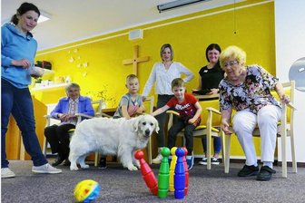 Wie der „Regenbogen“ das Zschopauer Seniorenzentrum verzaubert - Zuletzt war sogar Kegeln angesagt, als die Kinder aus der Dittersdorfer Kita „Regenbogen“ das Zschopauer Seniorenzentrum besuchten.