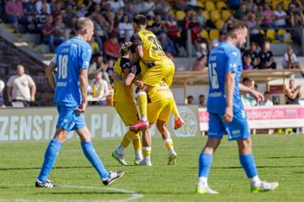 Wie der VFC Plauen die Spitze der Fußball-Oberliga ins Visier nehmen möchte - Auf den nächsten Torjubel im Vogtlandstadion hoffen am Samstag Mannschaft und Fans des VFC Plauen.