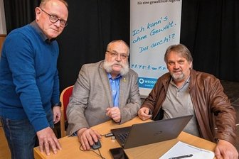 Wie der Weiße Ring Opfer in der Region unterstützt - Uwe Wicha moderierte das Stadtgespräch in Olbernhau. Seine Gäste waren Matthias Büschel und Lutz Münnich (v. r.) vom Weißen Ring.