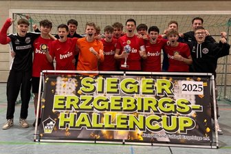Wie die B-Junioren-Fußballer von Viktoria Lauter ihrem Namen alle Ehre machen - Der Lauterer SV Viktoria ist Erzgebirgshallencup-Sieger 2025 bei den B-Junioren.