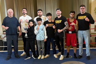 Wie die Boxer des KSSV Zwickau in Sachsen-Anhalt auftrumpften - Trainer Frank Hillmer (links) war mit dem Abschneiden der Boxer des KSSV Zwickau in Barby zufrieden.
