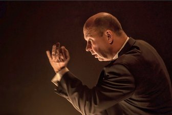 Wie die Chursachsen durch die Pandemie gekommen sind - Florian Merz gibt mit der Chursächsischen Veranstaltungsgesellschaft den Takt an. Den Wandel vom reinen Kur- zum Veranstaltungs- und Festivalbetrieb hat er entscheidend geprägt und vorangetrieben.