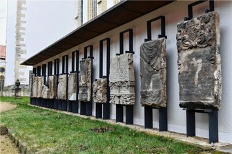 Wie die Freiberger lebten: Expertin über archäologische Ausgrabungen - Auch am Dom St. Marien zu Freiberg - im Bild die Kustodie mit Epitaphen - fanden archäologische Grabungen statt.