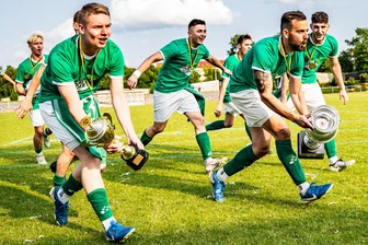 Wie die Fußballer des SV Lichtenberg das größte Spiel ihrer Vereinsgeschichte angehen - Darf der SVL am Sonntag wieder jubeln? Hier feiert das Team den Kreispokalsieg, mit dem das Ticket für den Sachsenpokal gelöst wurde.