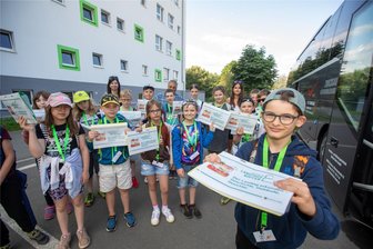 Wie die Großen: Kinderstadt in Plauen geht zum fünften Mal an den Start - was ab Montag neu ist - 23 Jungen und Mädchen fuhren am Donnerstagmorgen in Vorbereitung der Kinderstadt mit dem Bus von der Grundschule Astrid Lindgren in den Dresdner Landtag.