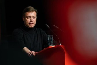 Löbau: Martin Schirdewan, Co-Vorsitzender der Partei Die Linke, hält eine Rede auf auf dem Landesparteitag Linke Sachsen im Messe- und Veranstaltungspark Löbau.