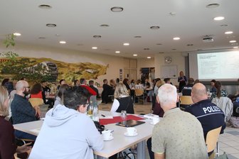 Wie die Polizei im Vogtland bürgernäher werden will - Die Versammlung in Neumark war gut besucht.