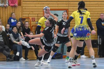 Wie die Weißenborner Handballerinnen die Rödertaler Bundesliga-Reserve stoppen wollen - Julia Kiulies führt aktuell die Torschützenliste der Oberliga an.