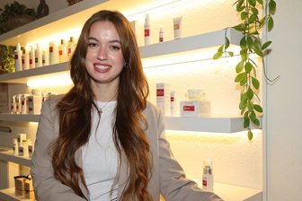Wie dieser 23-jährigen Zwickauerin der Weg in die Selbstständigkeit gelungen ist - Sally Wahl ist Inhaberin des „Skin Atelier“ in der Zwickauer Nordvorstadt. Mit 23 ist sie die jüngste Gründerin in der Kosmetikbranche.