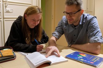 Wie ein 34-Jähriger im Crimmitschauer Kinderheim Gutes tut - Die 18-jährige Chantal hat auch dank Christian Schulze einen Schulabschluss geschafft.