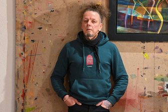 Wie ein Chemnitzer Künstler den Weg aus der Alkoholsucht fand - Ronald Münch in seinem Atelier „Freigang“ an der Brückenstraße 2 in Chemnitz gleich hinter der bunten Treppe.