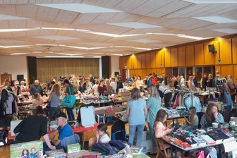 Wie ein Dorf im Erzgebirge neues Feuer entfacht - Der Indoor-Flohmarkt ist ein Beispiel für gelebte Gemeinschaft in Auerbach.