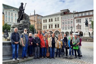 Wie ein Dorf im Vogtland seine Partnerschaft nach Tschechien ausbauen will - Die Reumtengrüner Delegation bei einem Besuch 2021, den der Vertragsabschluss krönte.
