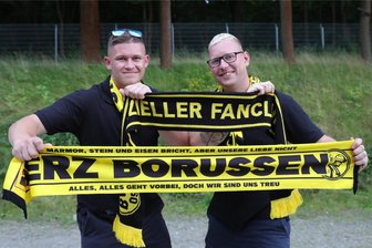 Wie ein ehemaliger Postbote Borussen-Fans aus dem Erzgebirge zusammenführt - Niels Hanse (links) und Mirco Grumbd gehören zu den Gründungsmitgliedern der „Erz Borussen“.