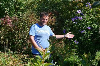 Wie ein Hobbygärtner der früheren Schlossgarten im vogtländischen Bergen naturnah gestaltet hat - im Herbst zeigt sich der Naturgarten von Markus Queck in seinen schönsten Farben.