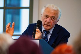 Wie ein Jude in der Ukraine den Holocaust erlebte - "Ein schmerzhaftes Thema": Boris Sabarko über Verehrung nationalistischer Nazi-Kollaborateure in der Ukraine. 