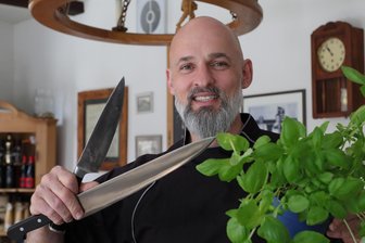 Wie ein Koch aus dem Erzgebirge die „Börse“ und damit ein Stück Zwönitz bewahrt - Küchenchef Alexander Schnerrer führt das Zwönitzer Restaurant „Zur Börse“ in fünfter Generation.