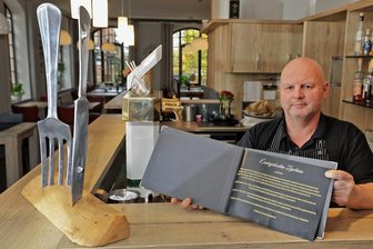 Wie ein Lichtensteiner Gastronom drei Euro Energiezuschlag pro Gast begründet - Jens Springmann vom "Parkschlösschen" ihn Lichtenstein hat seit dem 1. Oktober drei Euro Energiekostenzuschuss auf der Karte stehen.