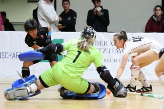 Wie ein Profi des FC Erzgebirge Aue eine Nationaltorhüterin nach Chemnitz brachte - Corina Stedronsky in Aktion: Die 20-Jährige steht für Österreich im Tor der U-21-Hockey-Nationalmannschaft.