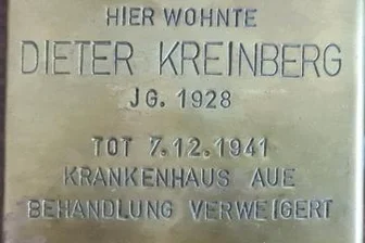 Wie ein Stolperstein im Rathaus-Schrank landete - Der Stolperstein für Dieter Kreinberg wurde angefertigt, aber nie verlegt. Die Geschichte, die er erzählt, konnte nicht erhärtet werden.